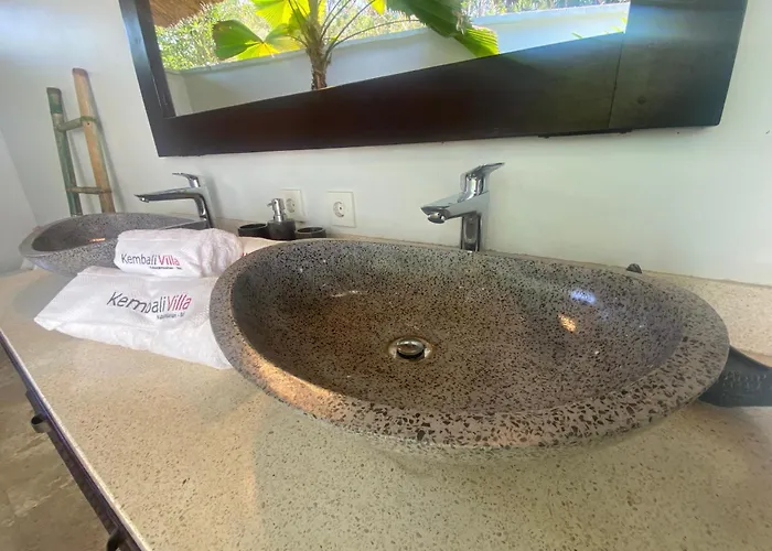 Kembali Villa Kubutambahan (Bali)