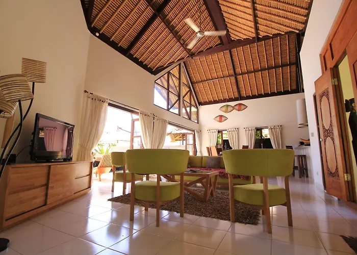 Kembali Villa Kubutambahan (Bali)